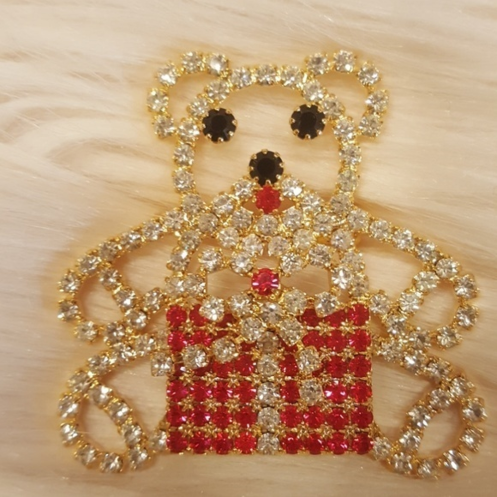LARGE RHINESTONE TEDDY BEAR‎ PRESENT BROOCH